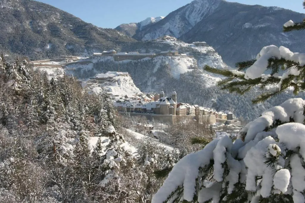 Studio Ideal 2 Personnes Et/Ou Avec 2 Enfants Briancon  Apartment